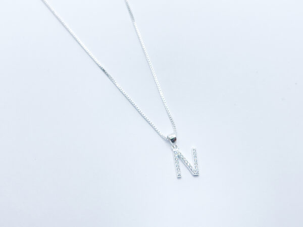 Collar inicial letra N