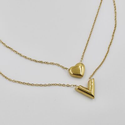 Collar layer corazón y V
