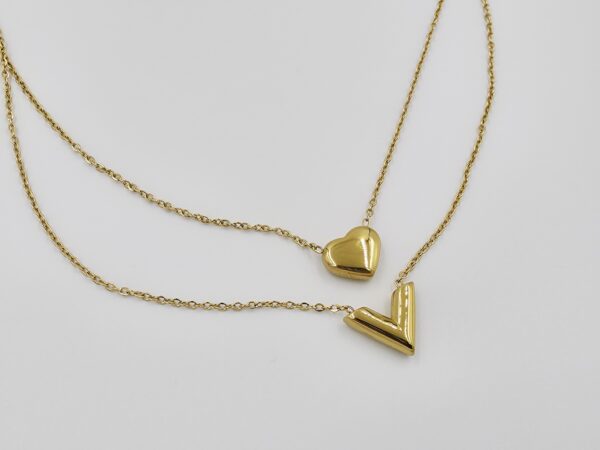 Collar layer corazón y V