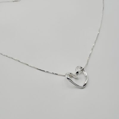 Collar silueta de corazón Plata.925