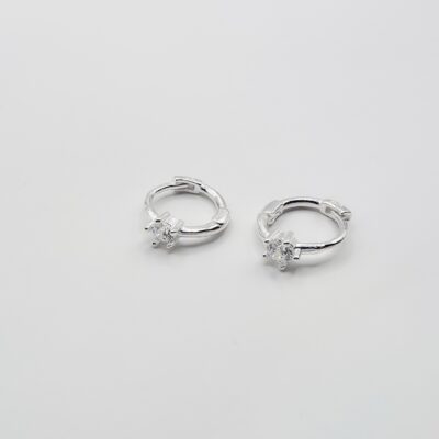 Huggies zirconia solitaria Plata.925